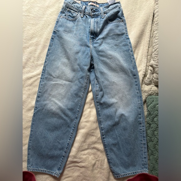 Levi’s - Picture 2 of 6